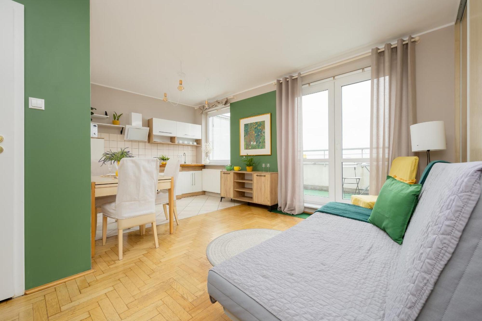 Floral With Balcony Near Gdanska By Renters Warschau